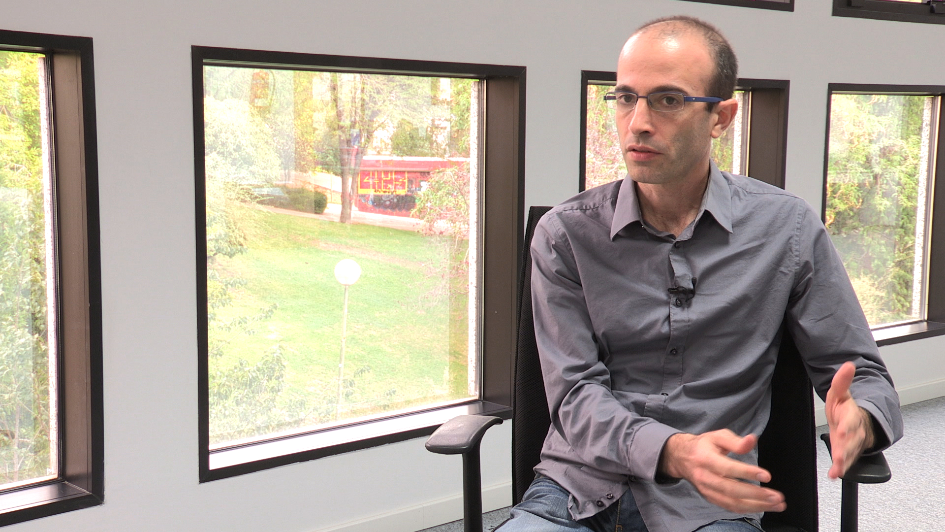 Entrevista-a-Yuval-Harari--UNIR-LA-UNIVERSIDAD-EN-INTERNET